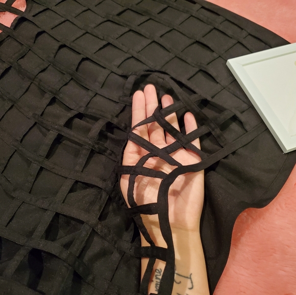 See-through cage back top - Picture 6 of 7